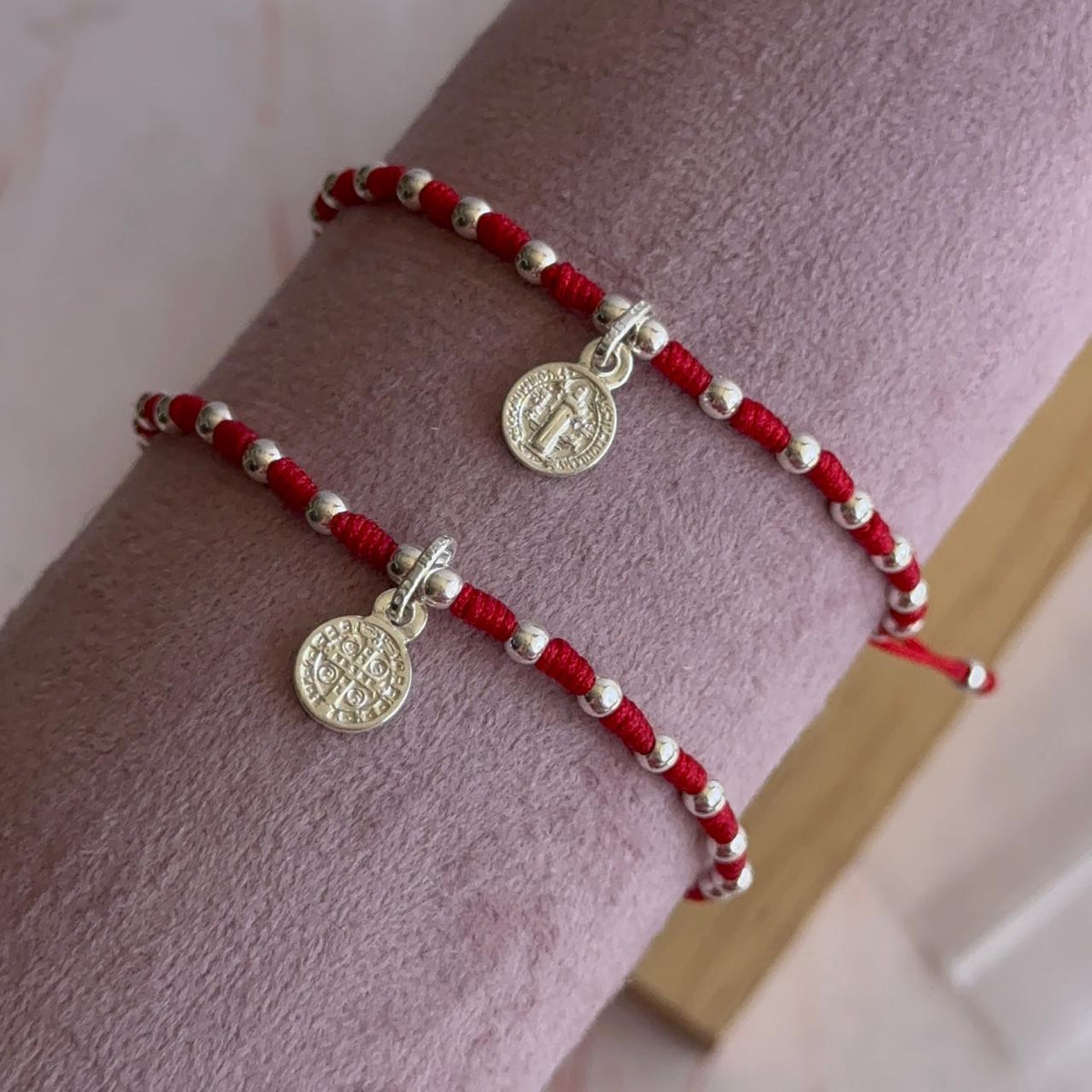 Pulsera Roja San Benito con Balines II