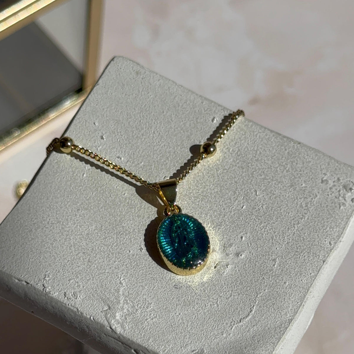 Collar Virgen de Guadalupe Turquesa