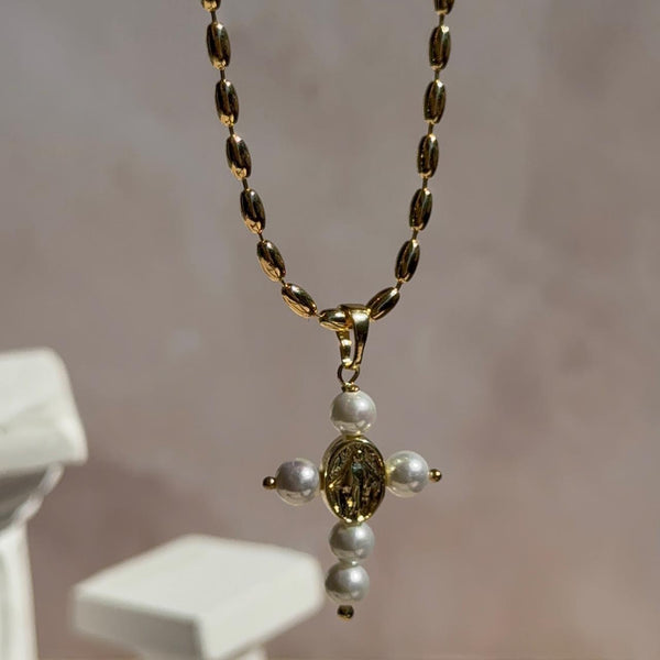Collar Cruz Perlada con Virgen de los Milagros