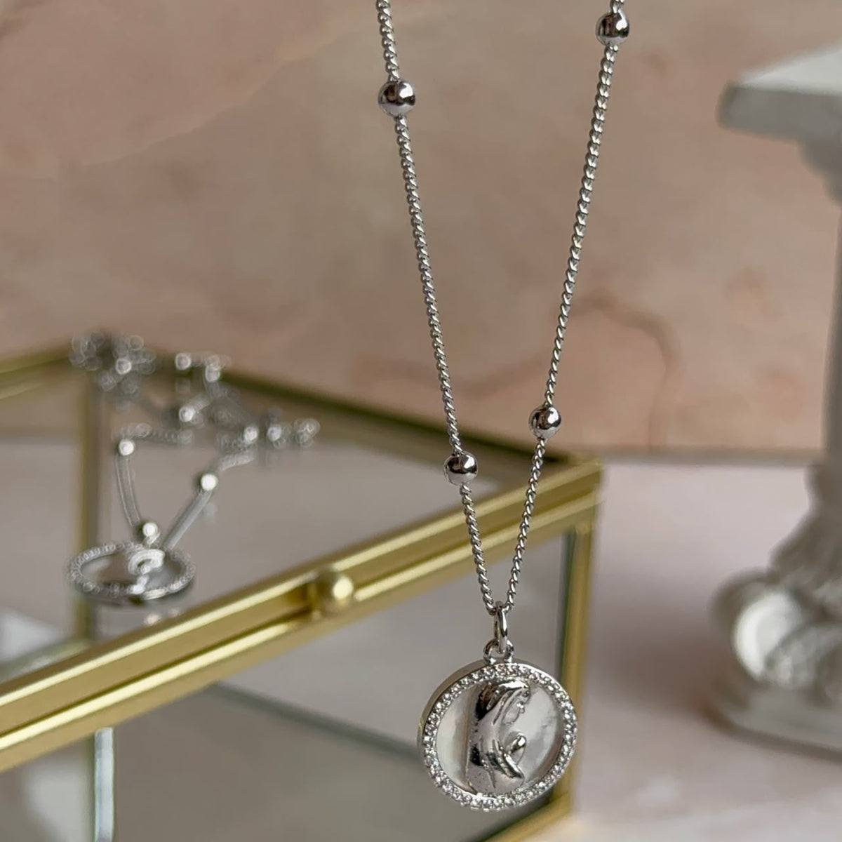 Collar Virgen Niña - Baño de Platino