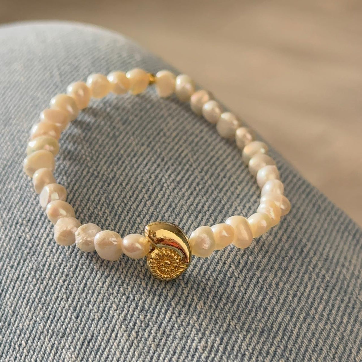 Pulsera Caracola con Perlas de Río