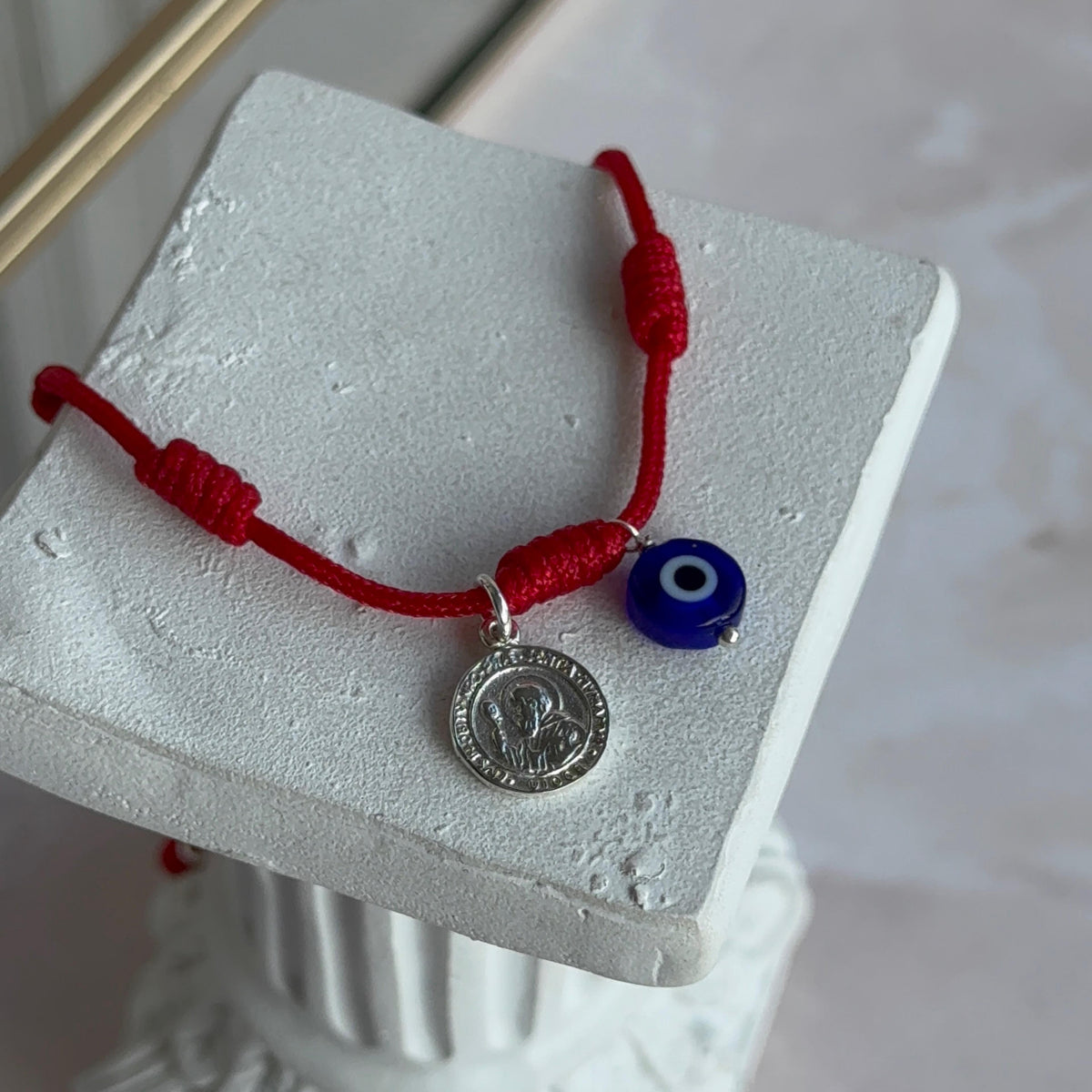 Pulsera Roja 7 Nudos con Ojo Turco y San Benito