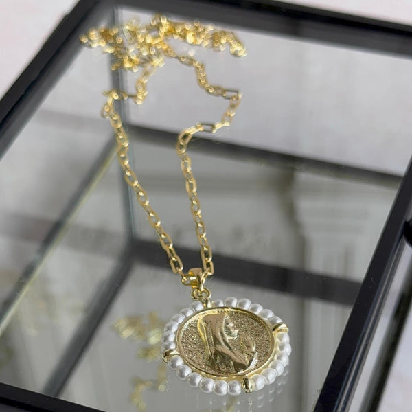 Collar Medallón Virgen Perlitas
