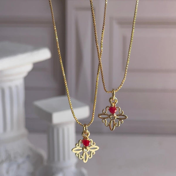 Collar Nudo de Bruja con Cristal Rojo