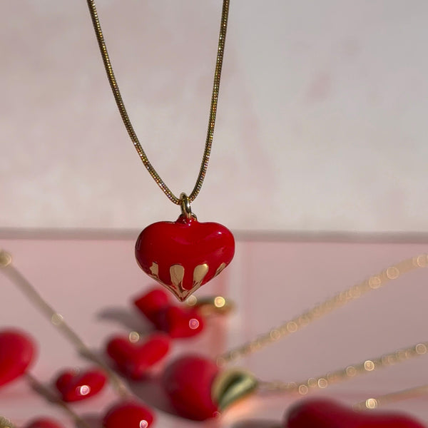Collar Corazón Rojo en Llamas