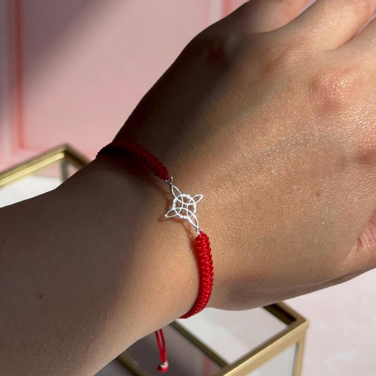 Pulsera Roja Macramé Nudo de Bruja