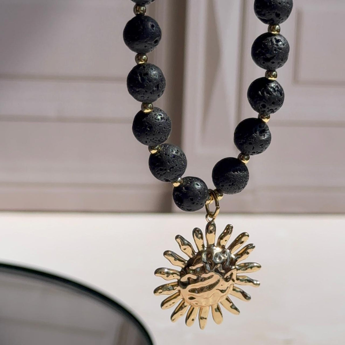 Collar Sol - Piedras Volcánicas