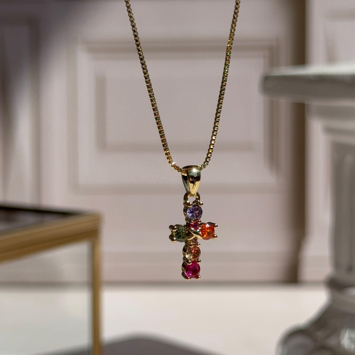 Collar Cruz Cristales de Colores
