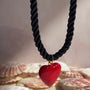Collar Cordón de Seda Negro - Corazón Rojo