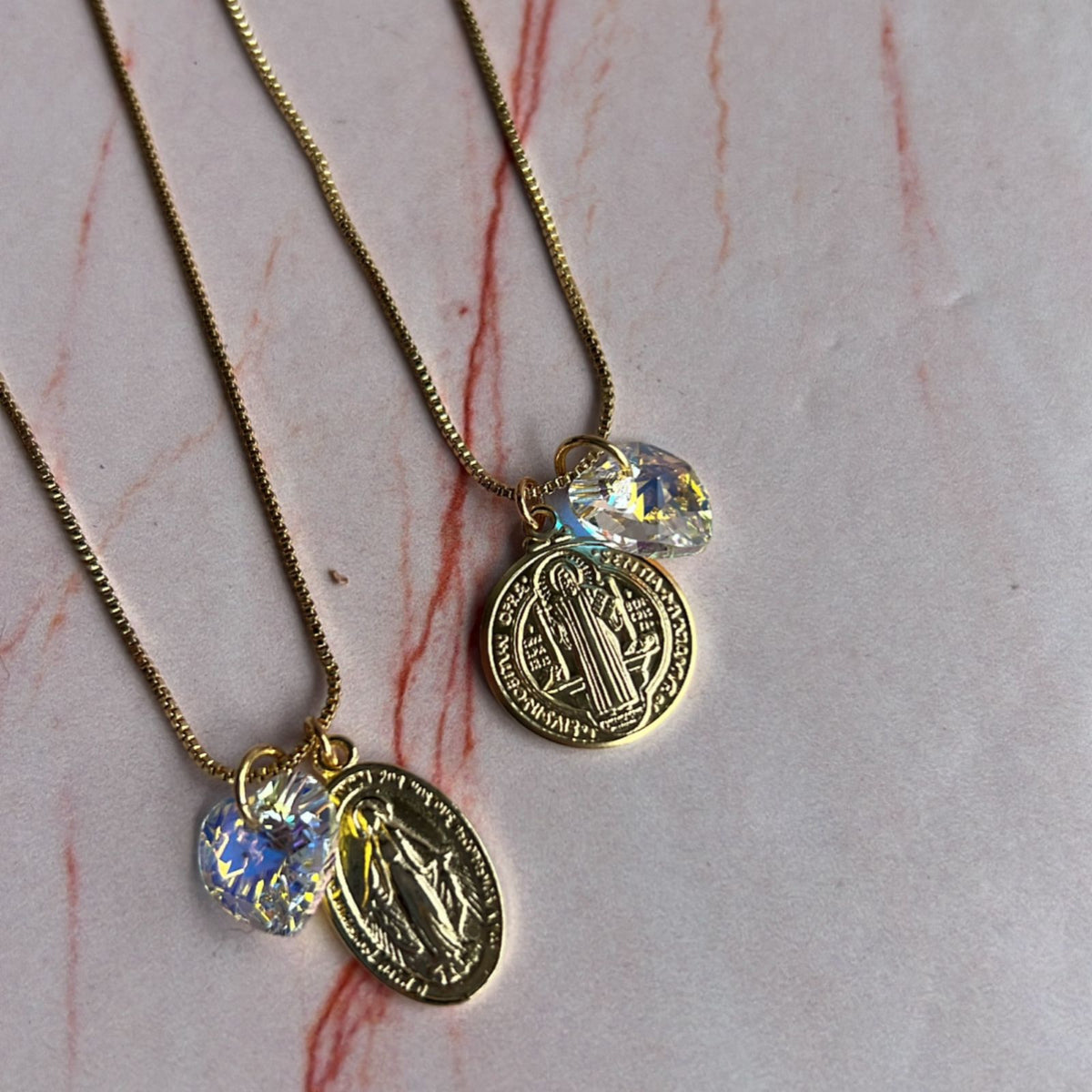 Collar San Benito- Virgen de los Milagros con Corazón Cristal