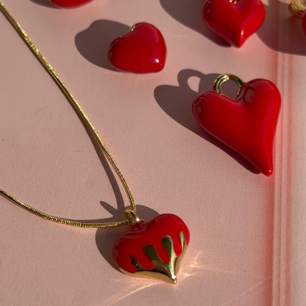 Collar Corazón Rojo en Llamas