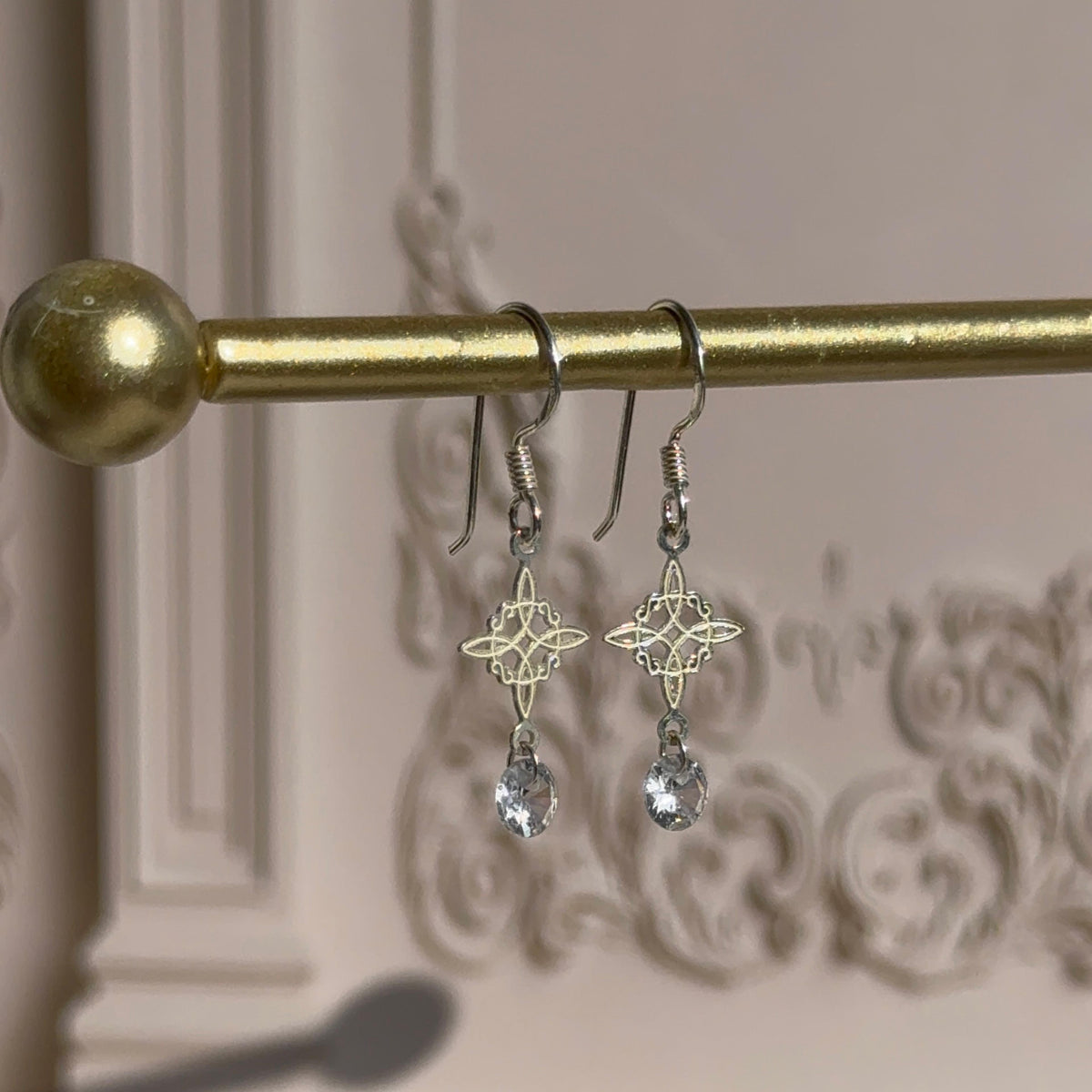Aros Nudo de Bruja con Cristal