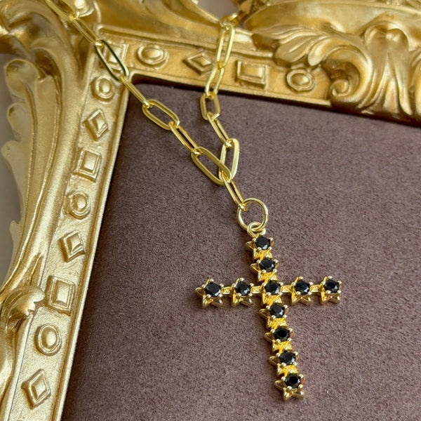 Collar Cruz con Circones Negros