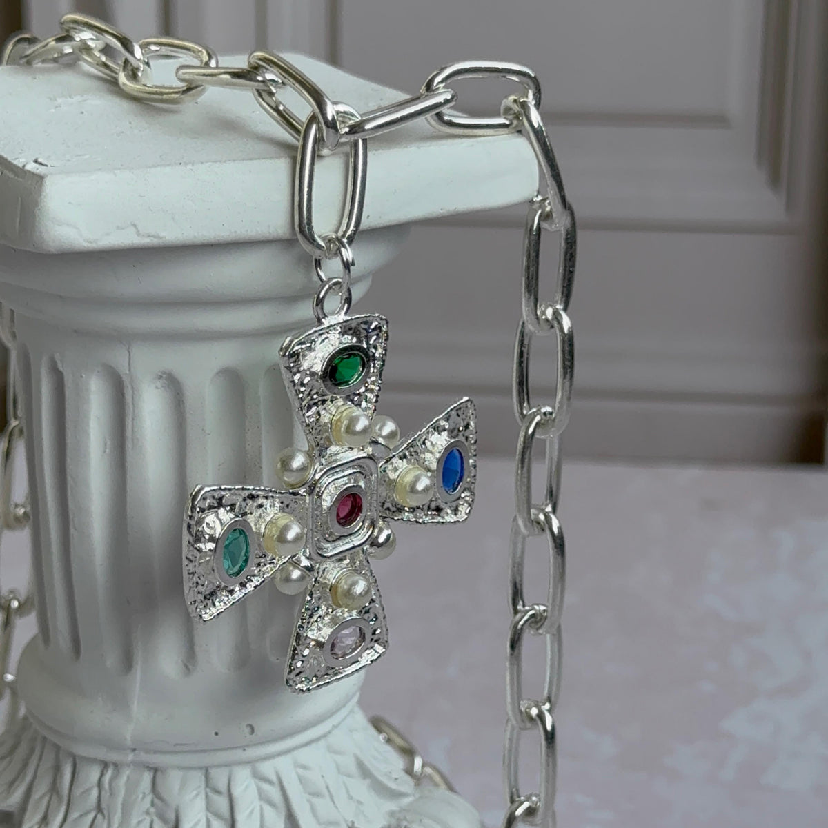 Collar Cruz Cristales y Perlas