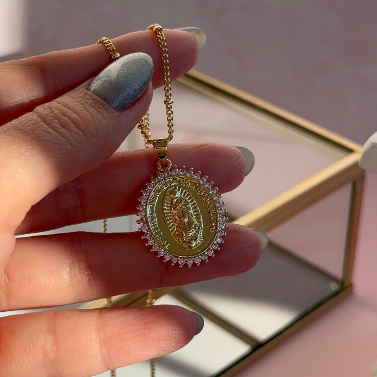 Collar Virgen de Guadalupe Circones Rosa