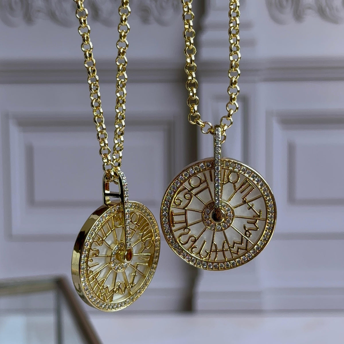 Collar Medallón Reloj Horóscopo Baño de oro
