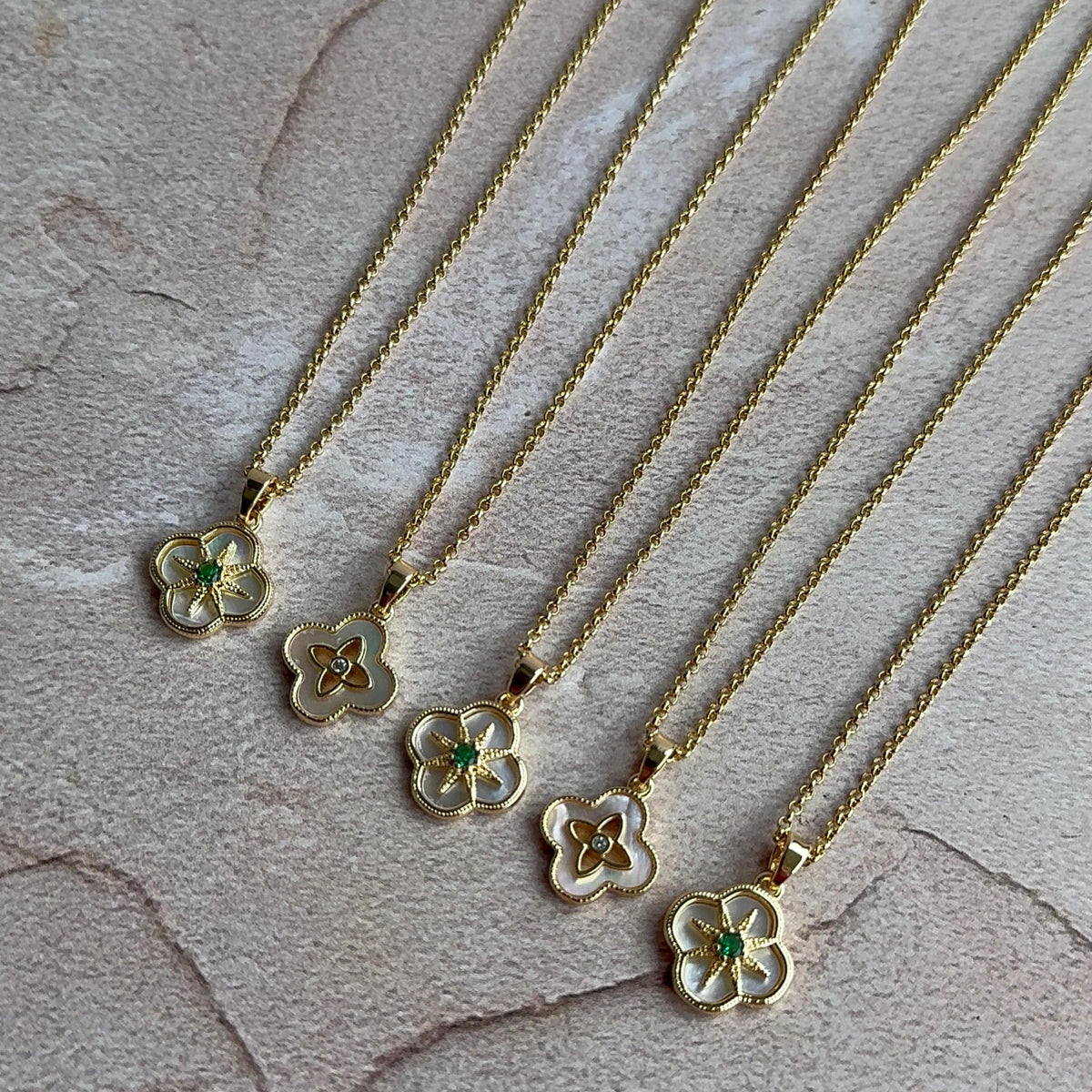 Collar Trébol Nácar Baño de oro