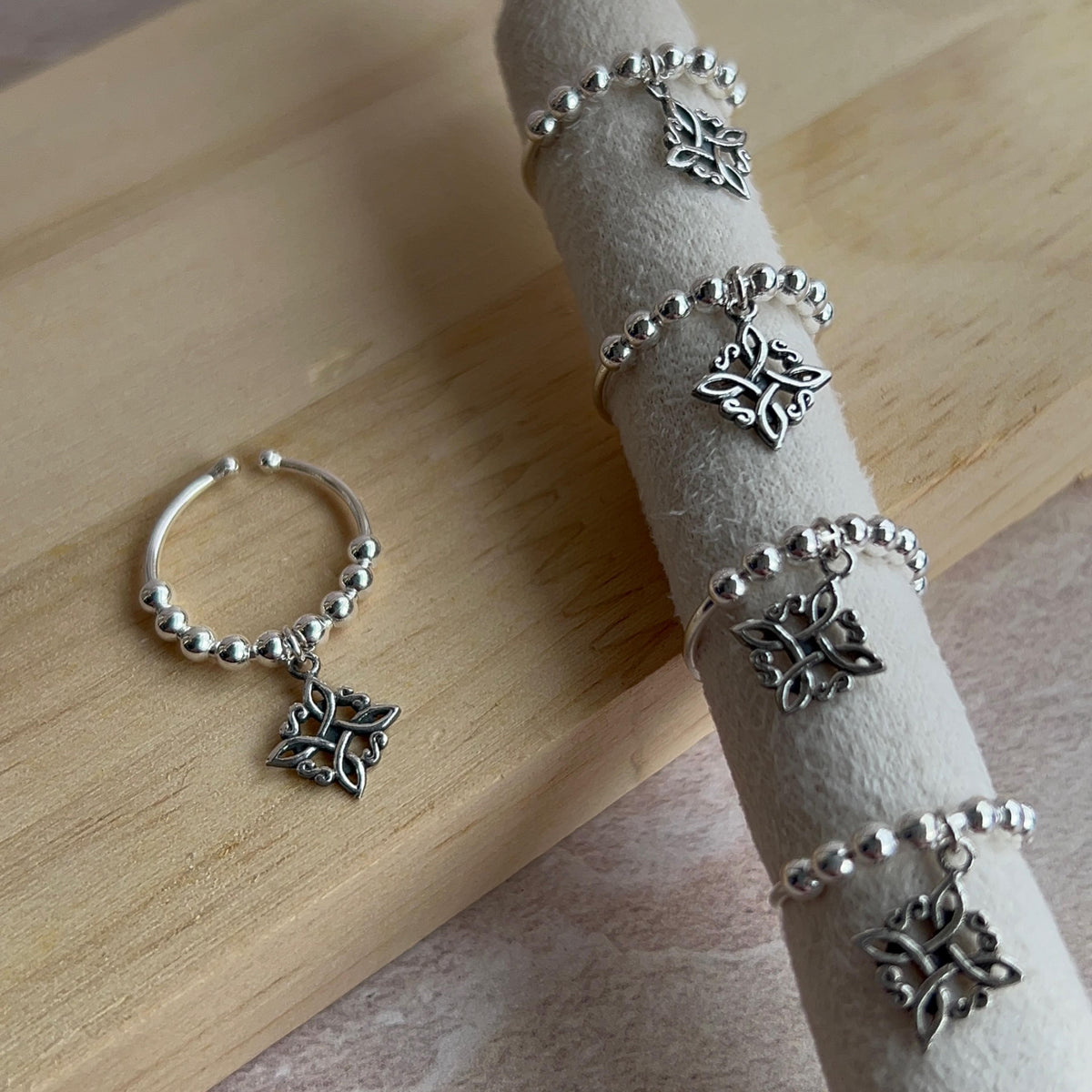 Anillo Nudo de Bruja Antiestrés
