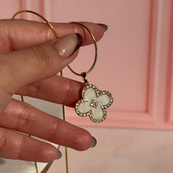 Collar Trébol Nácar con Circones