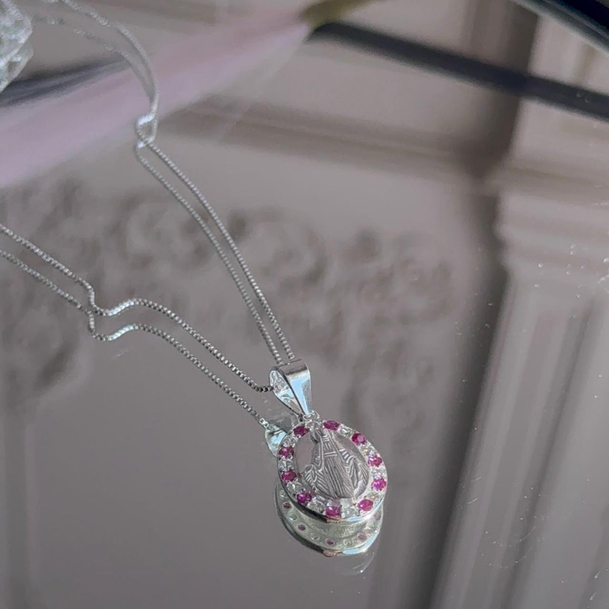 Collar Virgen de los Milagros Circones Rubí