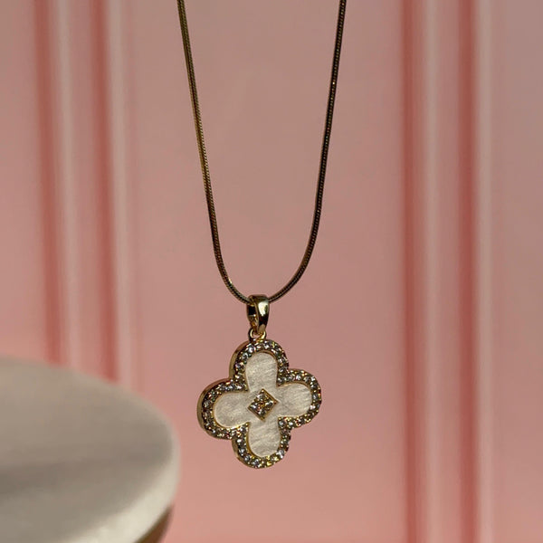 Collar Trébol Nácar con Circones
