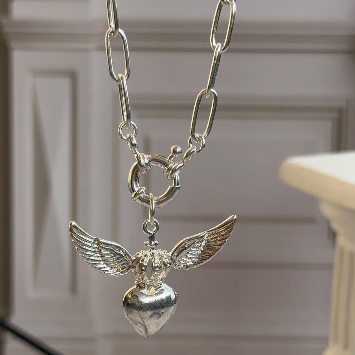 Collar Corazón Detente Alado Baño de Plata
