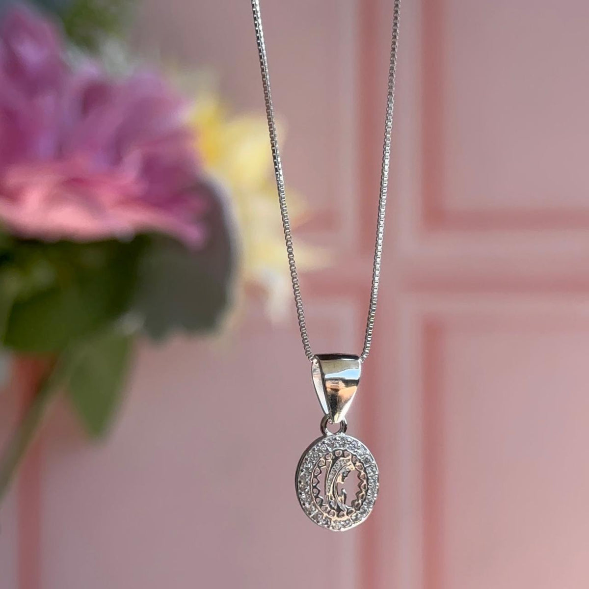 Collar Medalla Virgen Rezando Circones