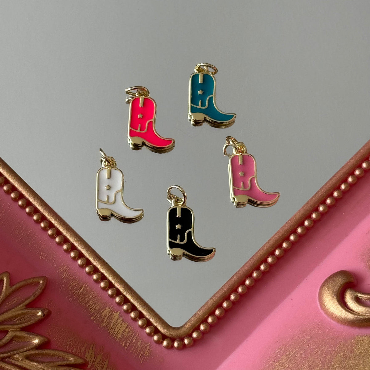 Charm Bota Esmaltada Baño de oro