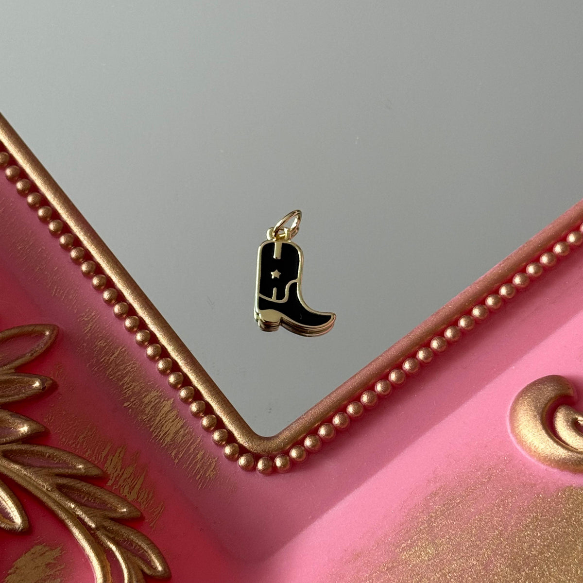 Charm Bota Esmaltada Baño de oro