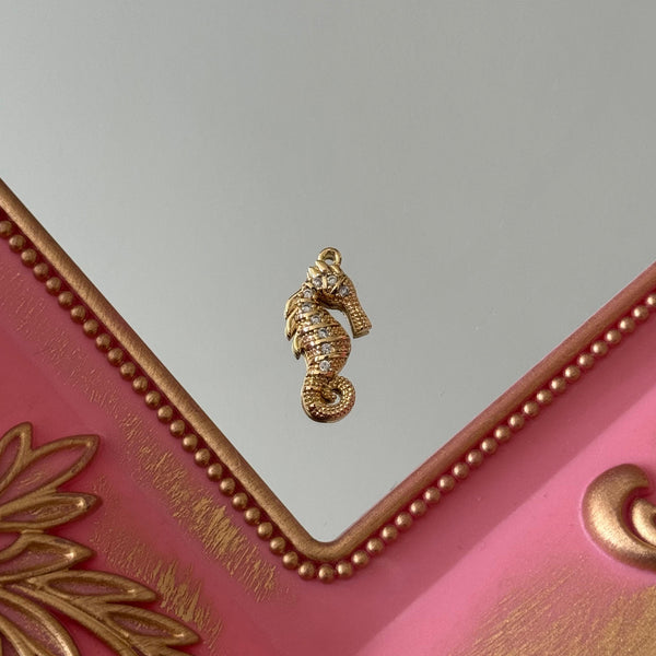 Charm Caballito de Mar Circones Baño de oro