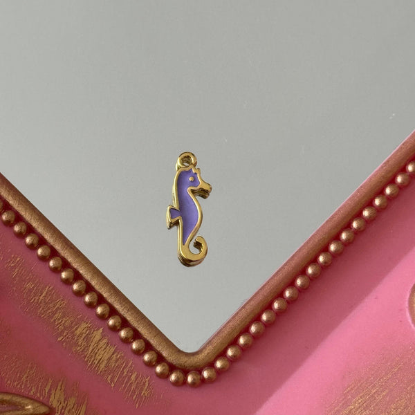 Charm Caballito de Mar Esmaltado Baño de oro