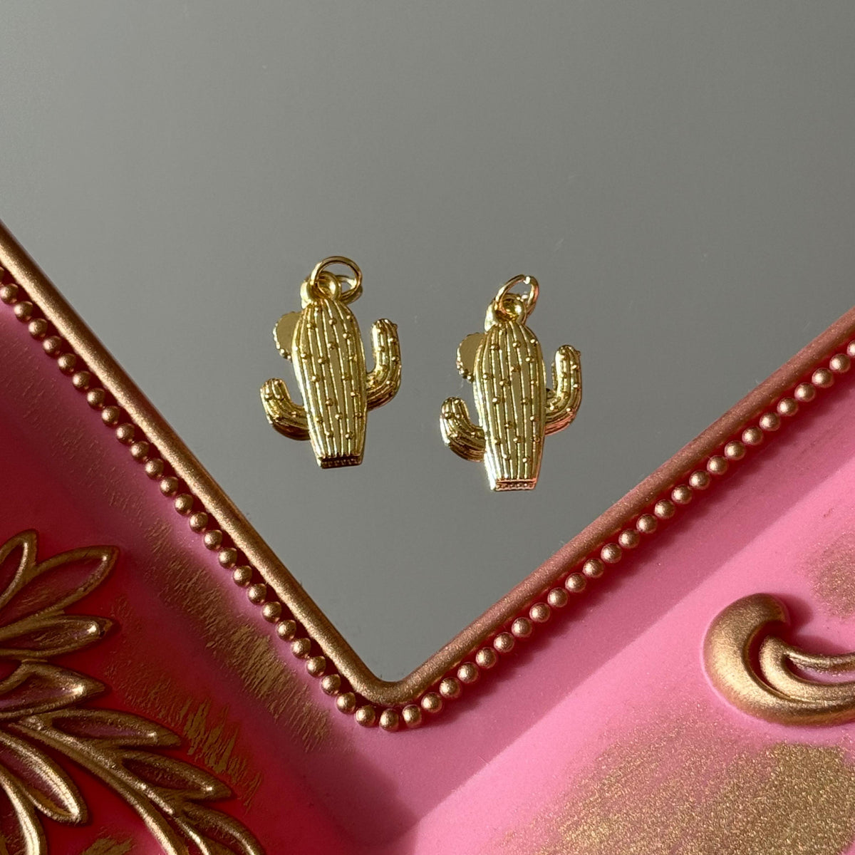 Charm Cactus Baño de oro