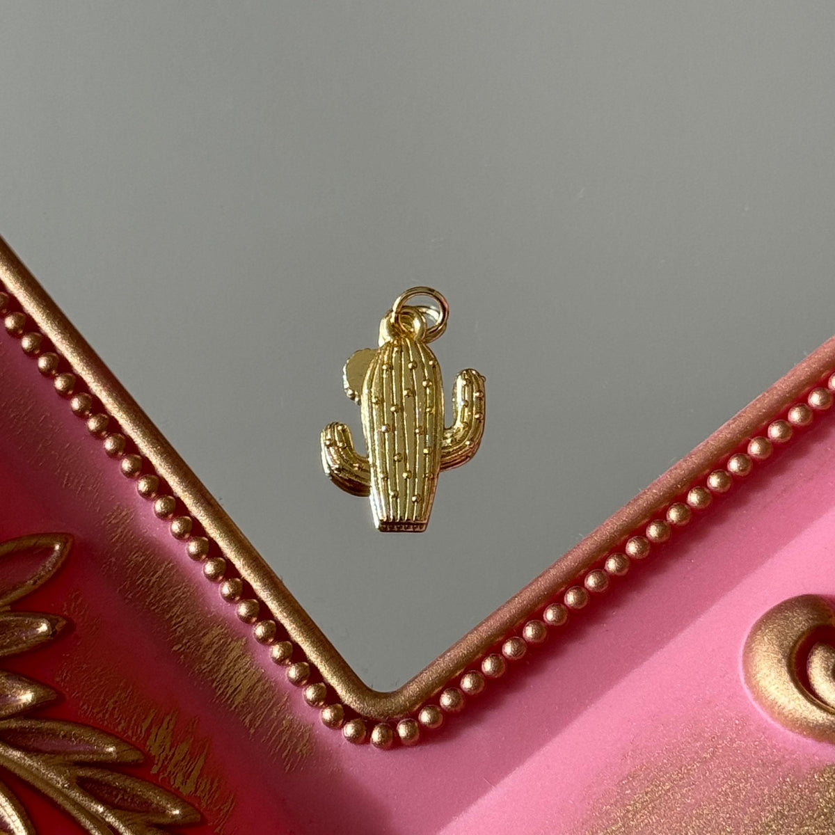 Charm Cactus Baño de oro