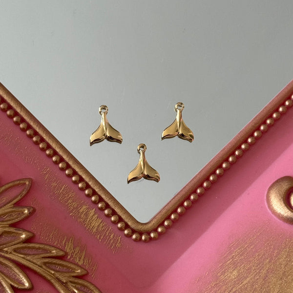 Charm Colita de Ballena Baño de oro