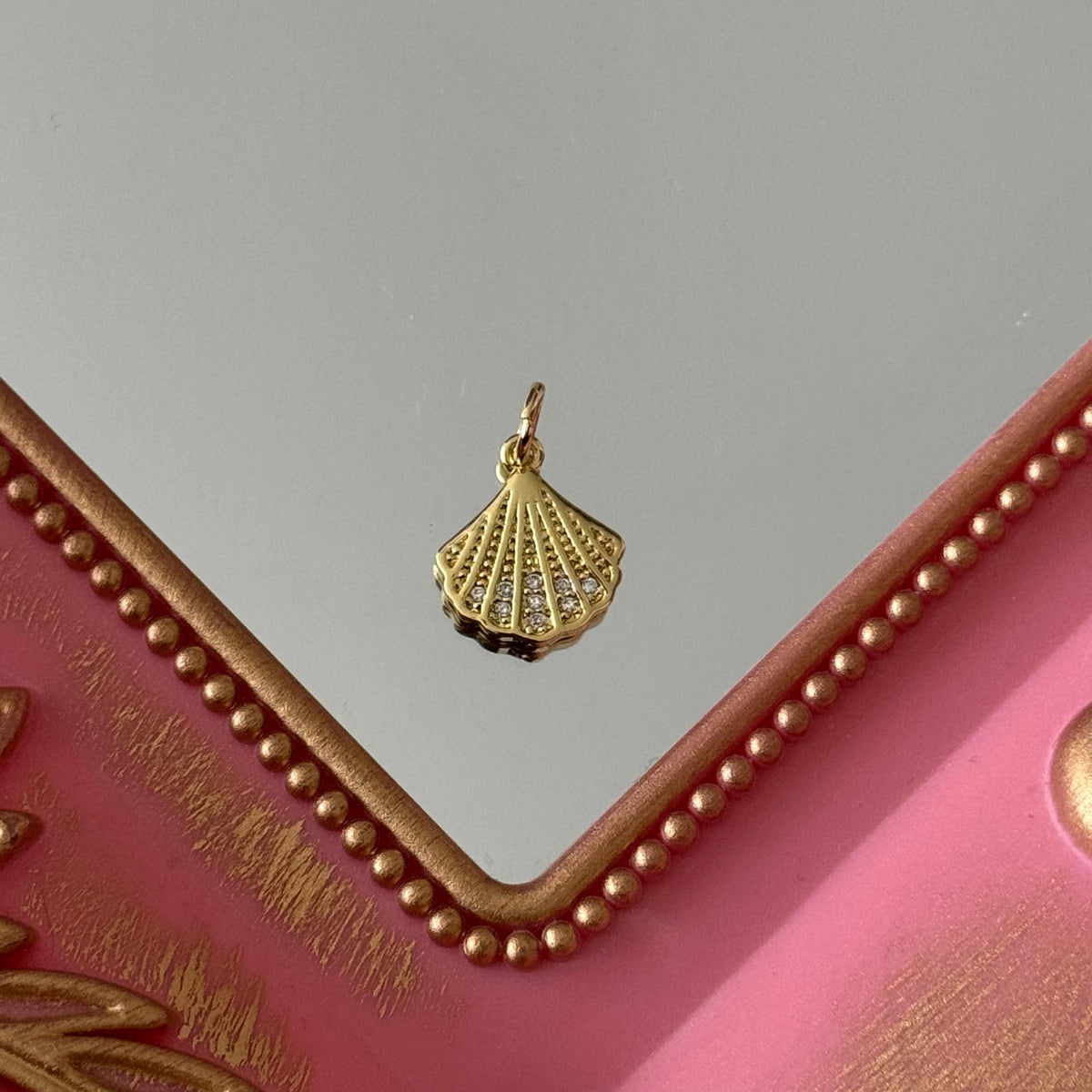Charm Conchita Circones Baño de oro