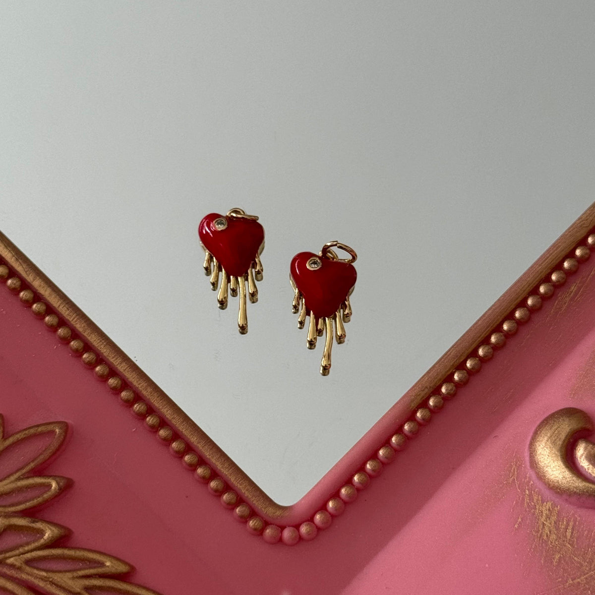 Charm Corazón Chorreando Baño de oro