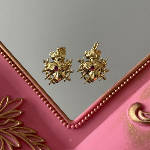 Charm Corazón Detente Espadas Baño de oro