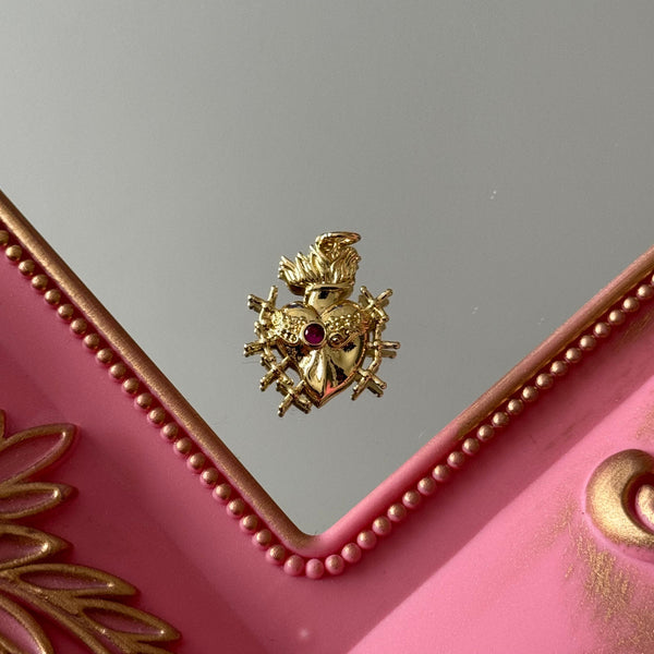 Charm Corazón Detente Espadas Baño de oro