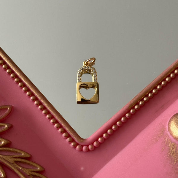 Charm Corazón Figura Circones Baño de oro