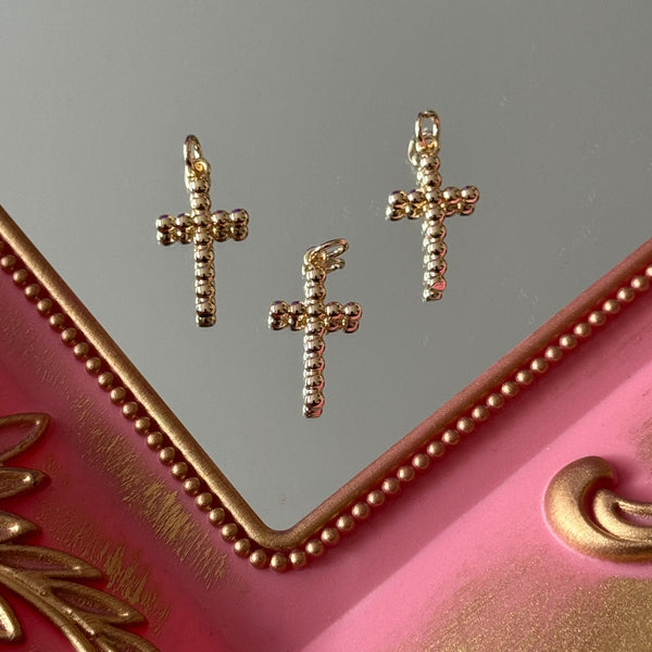 Charm Cruz Esferas Baño de oro