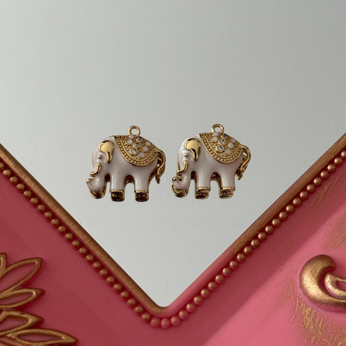 Charm Elefante Esmaltado Blanco Circones Baño de oro