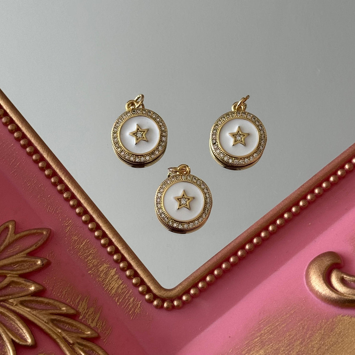 Charm Estrella Esmaltada Circones Baño de oro