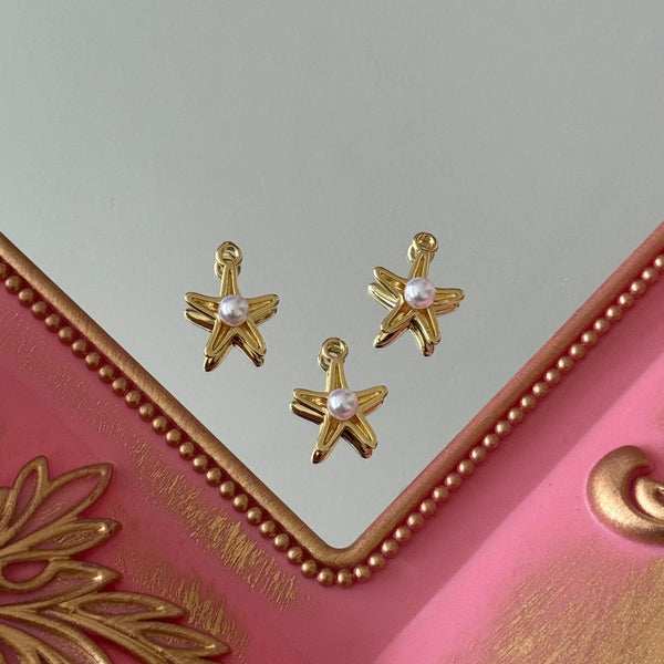 Charm Estrella de Mar y Perla Baño de oro