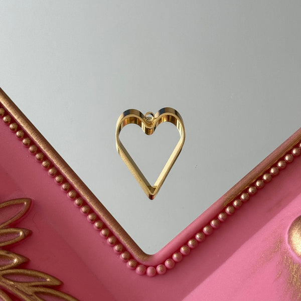 Charm Forma Corazón Calado Baño de oro
