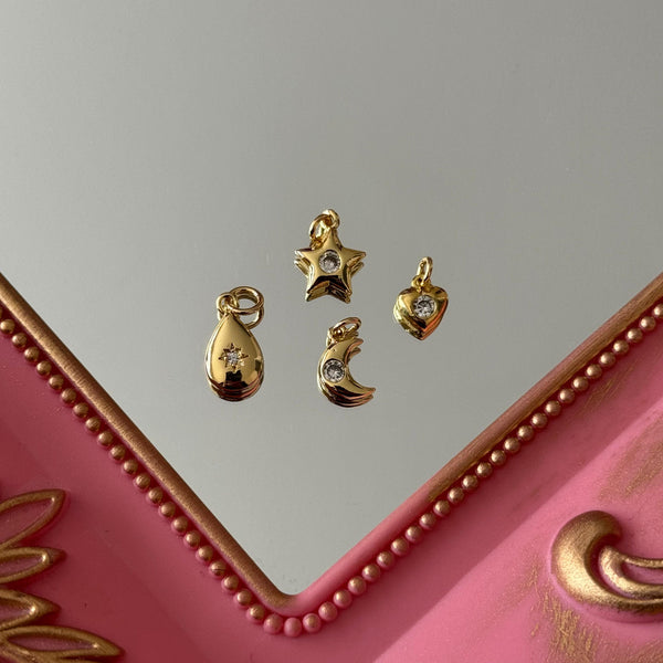 Charm Formas con Circón Baño de oro