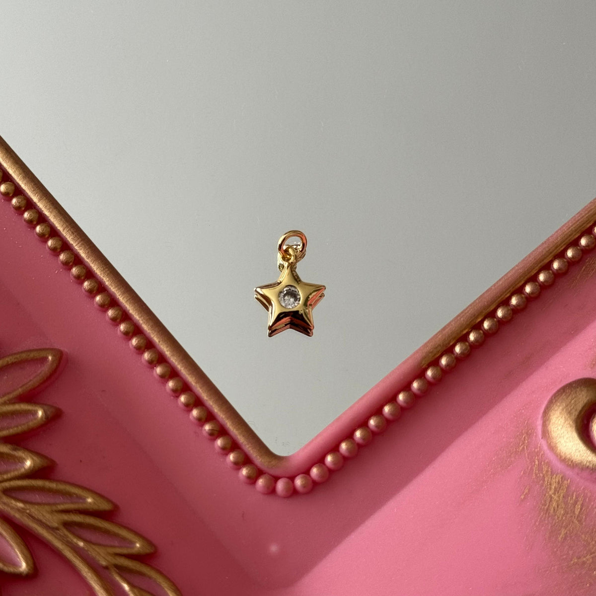 Charm Formas con Circón Baño de oro