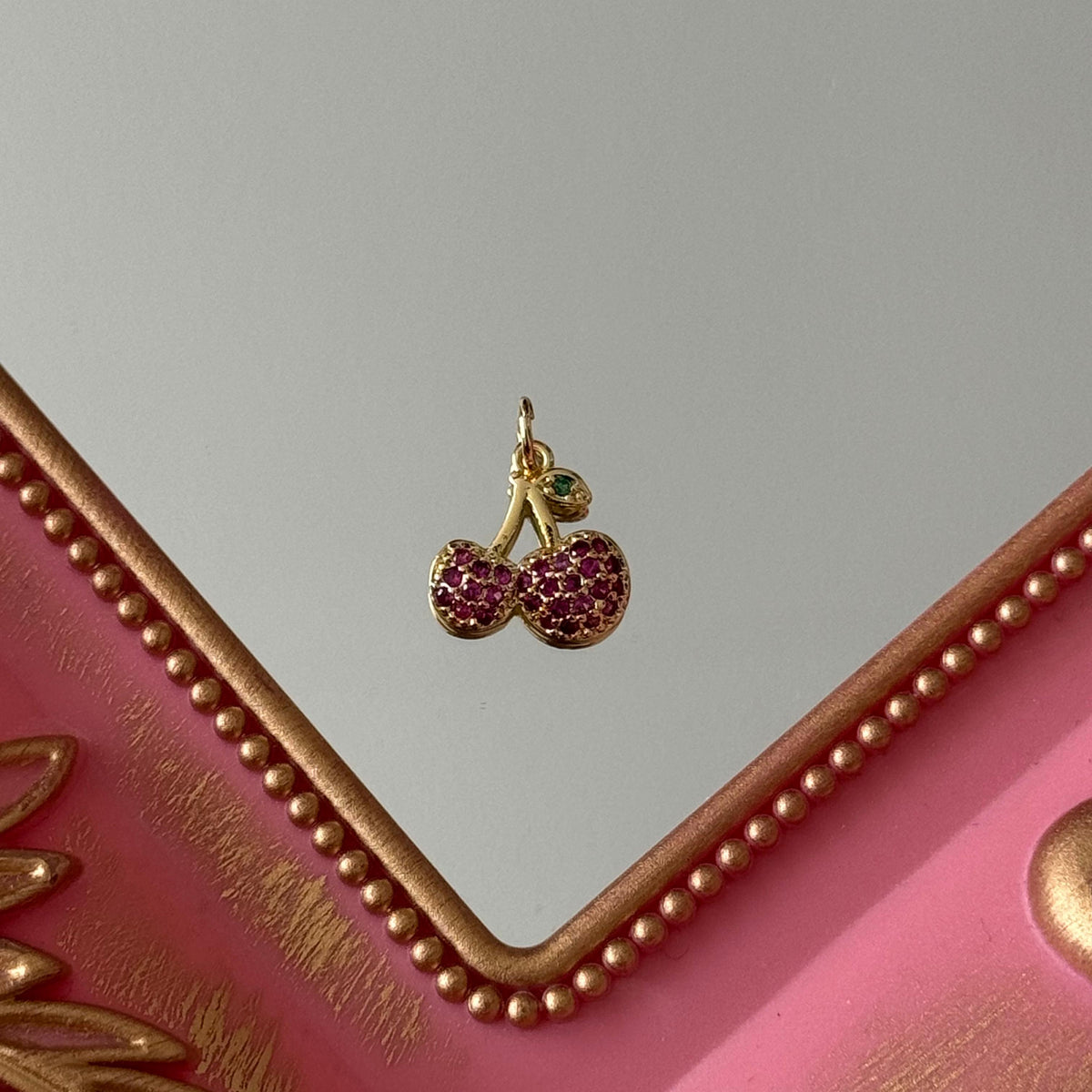 Charm Guinda Circones Baño de oro