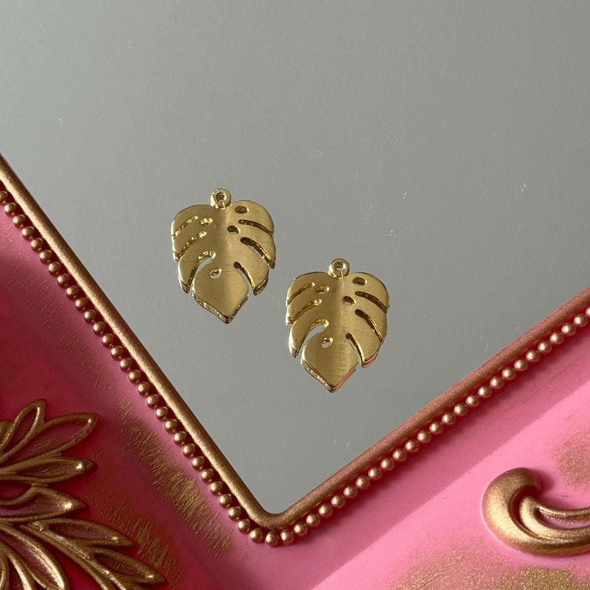 Charm Hoja Monstera Baño de oro