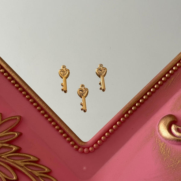 Charm Llave Baño de oro