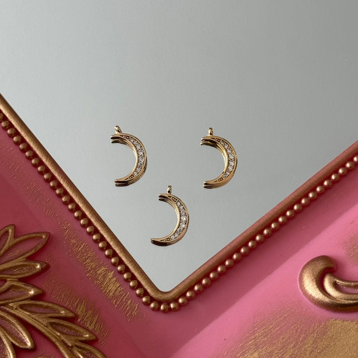 Charm Lunita Circones Baño de oro